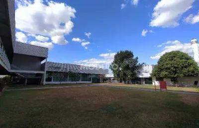Prédio para alugar na Avenida Floriano Peixoto, --, Granja Marileusa, Uberlândia
