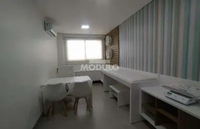 Sala comercial para alugar na Avenida Raulino Cotta Pacheco, --, Osvaldo Rezende, Uberlândia