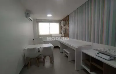 Sala comercial para alugar na Avenida Raulino Cotta Pacheco, --, Osvaldo Rezende, Uberlândia