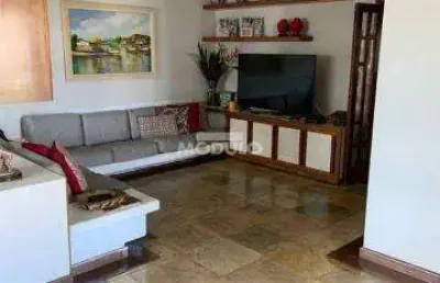 Apartamento para locação no bairro fundinho com 4 quartos