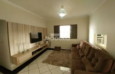 Casa residencial à venda, 4 quartos, 2 suítes, 3 vagas, osvaldo rezende - uberlândia/mg