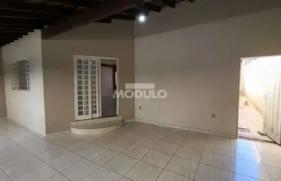 Casa residencial para locação bairro jardim patrícia com 3 quartos