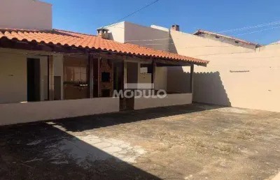 Casa com 5 quartos à venda na Rua David Canabarro, --, Marta Helena, Uberlândia
