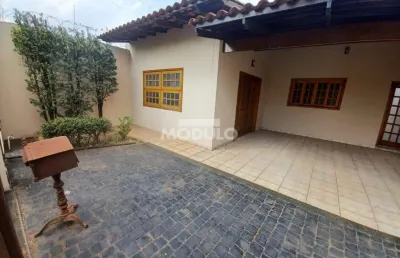 Casa residencial para locação bairro custodio pereira com 3 quartos