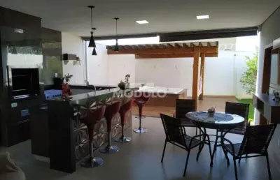 Exelente casa com fino acabamento em jd inconfidencia