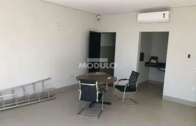 Sala comercial para alugar na Rua Emborcação, --, Granada, Uberlândia