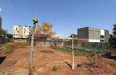 Excelente área de 1.200 m² no santa mônica próximo da ufu, ideal para investimento