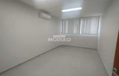Sala comercial para alugar na Praça Doutor Manoel Crosara, --, Saraiva, Uberlândia