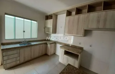 Casa residencial para locação no bairro segismundo pereira com 3 suítes