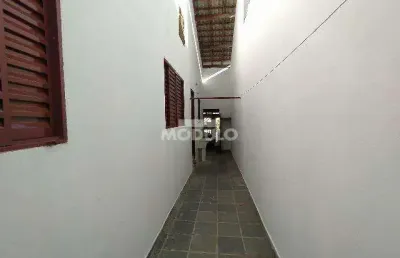 Casa com 3 quartos para alugar na Avenida Doutor Misael Rodrigues de Castro, --, Santa Mônica, Uberlândia