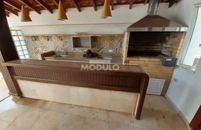 Casa com 5 quartos para alugar na Rua Carajás, --, Tabajaras, Uberlândia
