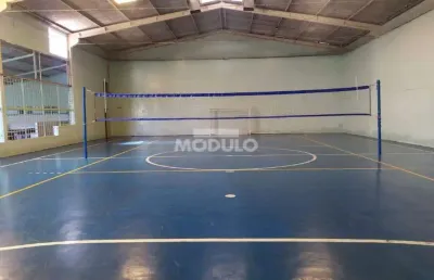 Excelente quadra poliesportiva com apartamento santa monica
