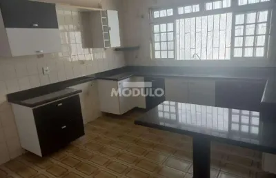 Casa com 4 quartos para alugar na Rua Delmira Cândida Rodrigues da Cunha, --, Santa Mônica, Uberlândia