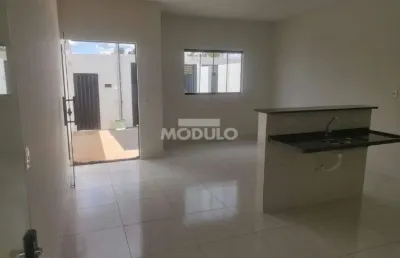 Casa com 3 quartos à venda na Rua Roberto Leong Lik, --, Laranjeiras, Uberlândia