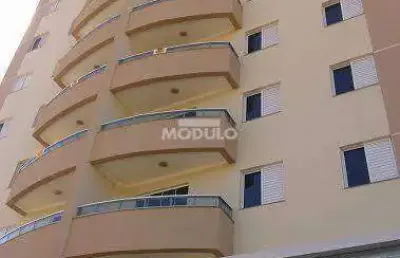 Apartamento com 3 quartos para alugar na Rua Paraná, --, Brasil, Uberlândia