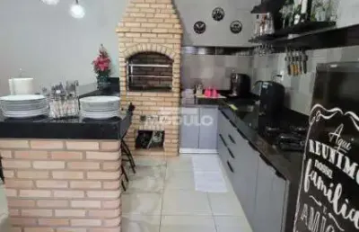 Casa com 3 quartos à venda na Rua das Florestas, --, Laranjeiras, Uberlândia