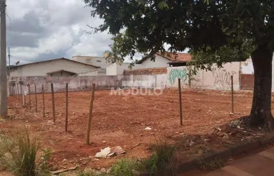 Terreno à venda na Avenida Ortízio Borges, --, Santa Mônica, Uberlândia