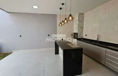 Casa com 3 quartos à venda na Rua Charqueada, --, Granada, Uberlândia