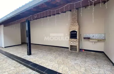Casa com 3 quartos para alugar na Rua Emborcação, --, Granada, Uberlândia