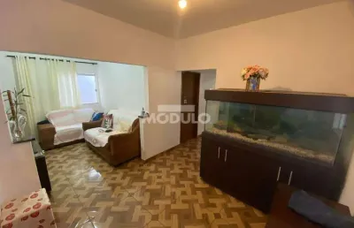 Casa residencial à venda, 3 quartos, 5 vagas, laranjeiras - uberlândia/mg