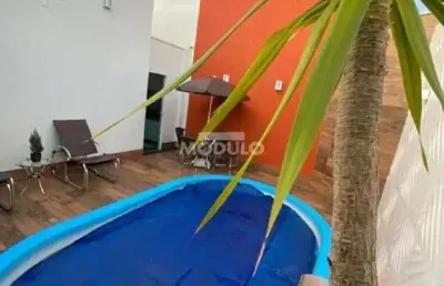 Casa com 3 quartos à venda na Rua Thaís Rodrigues, --, Santa Rosa, Uberlândia