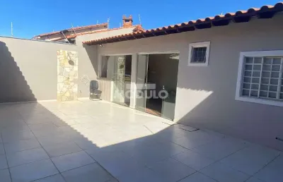 Casa com 4 quartos à venda na Rua João Limírio dos Anjos, --, Conjunto Segismundo Pereira, Uberlândia