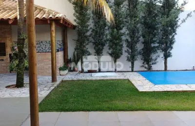 Casa com 3 quartos à venda na Rua Maria Dirce Ribeiro, --, Santa Mônica, Uberlândia