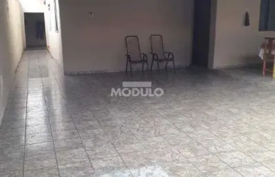 Casa com 3 quartos à venda na Rua do Motorista, --, Jardim das Palmeiras, Uberlândia