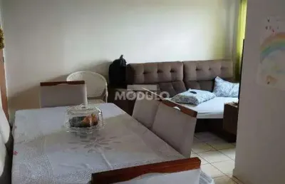 Apartamento com 2 quartos à venda na Avenida Taylor Silva, --, Tocantins, Uberlândia