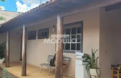 Casa com 3 quartos à venda na Avenida Estrêla do Sul, --, Osvaldo Rezende, Uberlândia