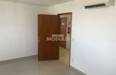 Sala comercial para alugar na Avenida Vasconcelos Costa, --, Osvaldo Rezende, Uberlândia