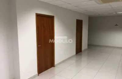 Sala comercial para alugar na Avenida Vasconcelos Costa, --, Osvaldo Rezende, Uberlândia