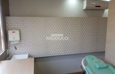 Sala comercial para alugar na Avenida Marcos de Freitas Costa, --, Daniel Fonseca, Uberlândia