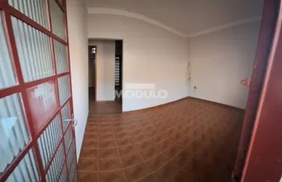Casa residencial para locação, bairro custódio pereira