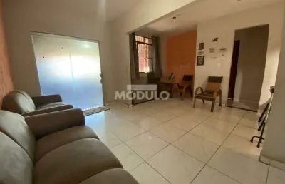 Casa com 4 quartos à venda na Rua Yá Nasso, --, Planalto, Uberlândia