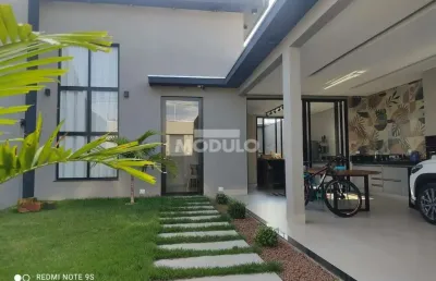 Casa com 3 quartos à venda na Rua Roterdã, --, Jardim Europa, Uberlândia