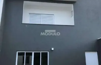 Casa residencial à venda, 3 quartos, 1 suíte, 2 vagas, novo mundo - uberlândia/mg