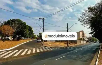 Área em excelente localização em avenida de grande fluxo