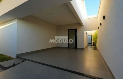 Casa com 3 quartos para alugar na Rua Planicie, --, Aclimação, Uberlândia