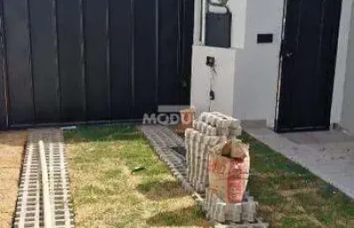 Casa residencial à venda, 2 quartos, 1 suíte, 2 vagas, planalto - uberlândia/mg