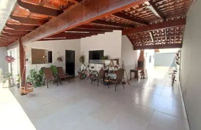 Casa com 3 quartos à venda na Rua Vaticano, --, Jardim Europa, Uberlândia