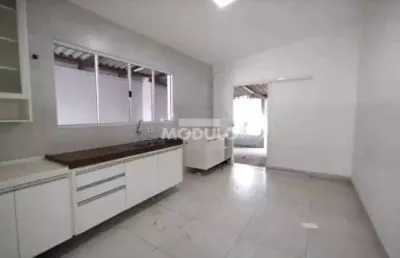 Casa residencial para locação bairro shopping park com 2 quartos