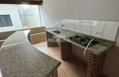 Casa com 3 quartos à venda na Rua Armando Tucci, --, Santa Mônica, Uberlândia