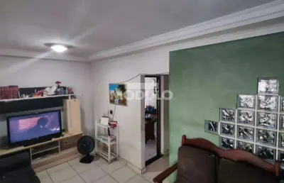 Casa com 3 quartos à venda na Rua Esdro dos Santos, --, Santa Luzia, Uberlândia