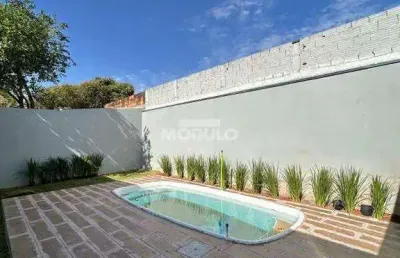 Casa com 3 quartos à venda na Rua Roberto Carlos Medeiros, --, Jardim Europa, Uberlândia