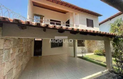 Casa com 3 quartos para alugar na Rua Aracaty, --, Jardim Karaíba, Uberlândia