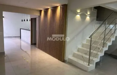 Casa em condomínio fechado com 3 quartos à venda na Avenida Nicomedes Alves dos Santos, --, Morada da Colina, Uberlândia
