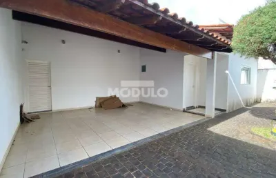 Casa com 3 quartos para alugar na Rua das Magnólias, --, Cidade Jardim, Uberlândia
