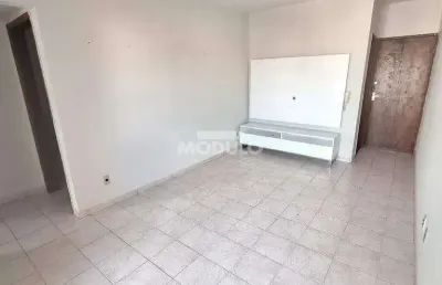 Apartamento para locação no centro da cidade com 2 quartos
