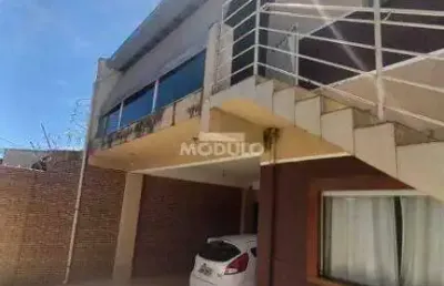 Casa residencial à venda, 5 quartos, 2 suítes, planalto - uberlândia/mg